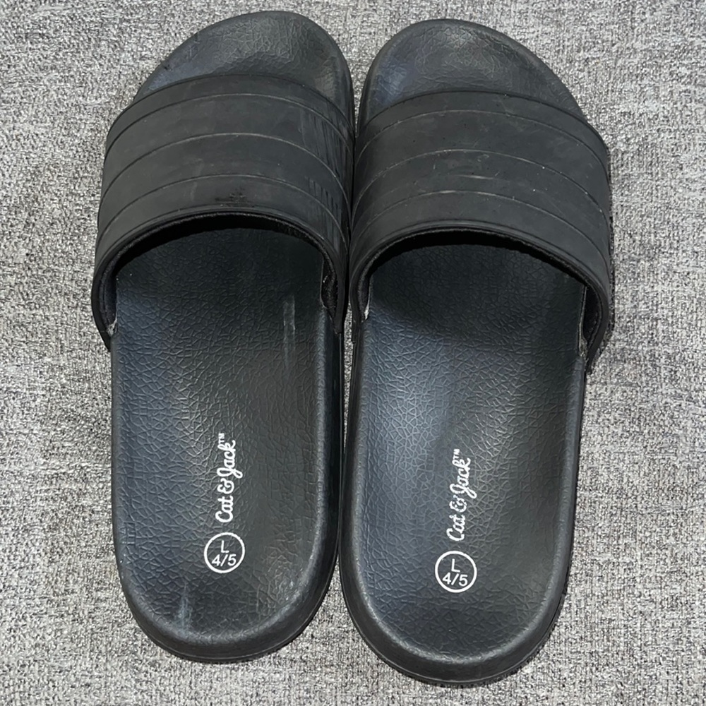 Free** Read Description: Cat & Jack Slide Sandals Youth sz L 4/5